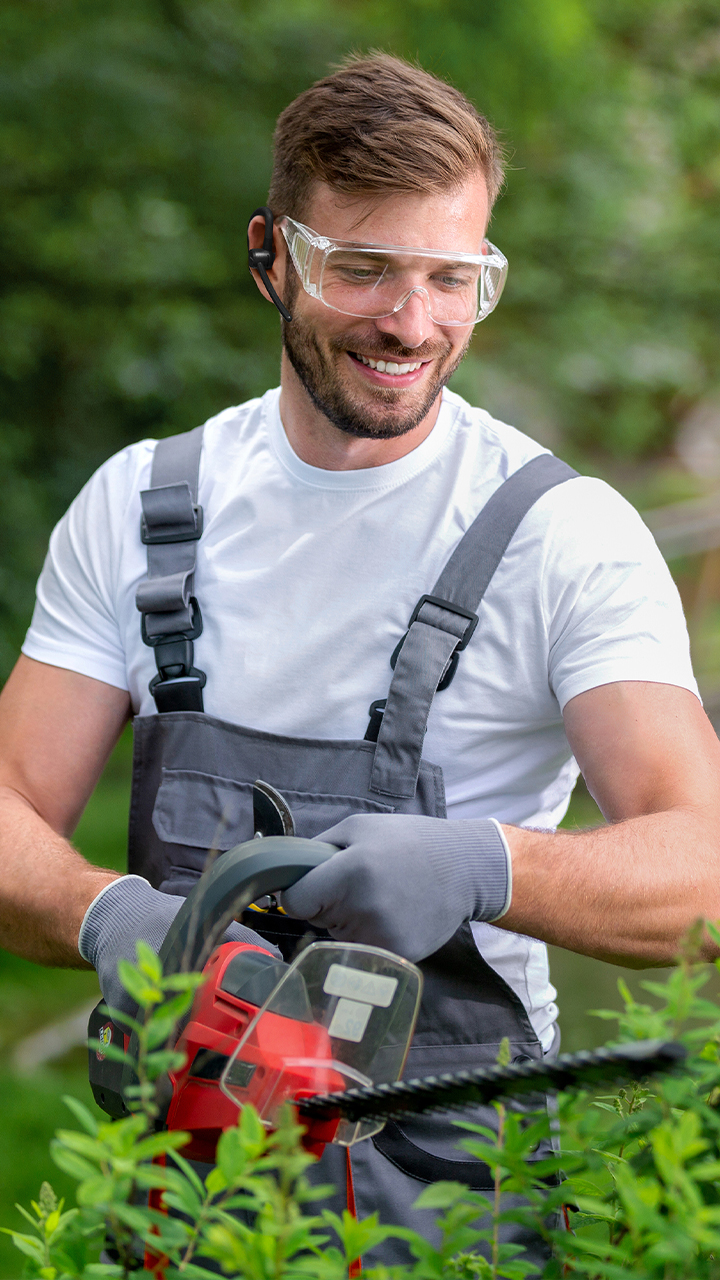 Jabra Perform Go 4 Lifestyle Image Gardener