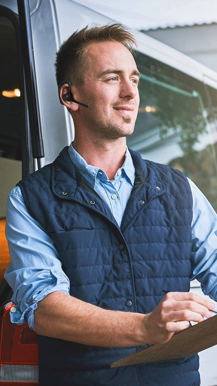 Jabra Perform Go 4 Lifestyle Image Courier