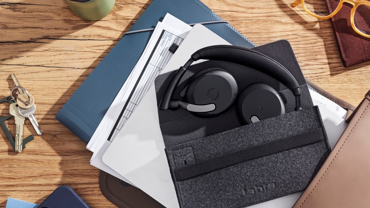 Jabra Evolve2 65 Flex Lifestyle Image